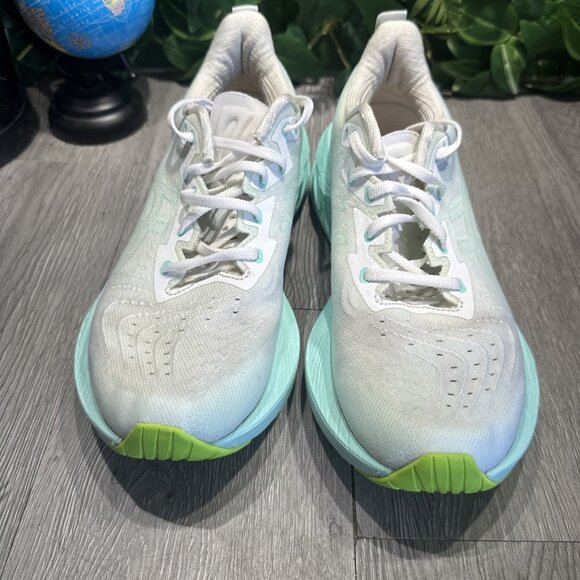 Asics Novablast 4 Womens Size 9.5 White Blue Athletic Running Shoes Sneakers - Picture 3 of 9